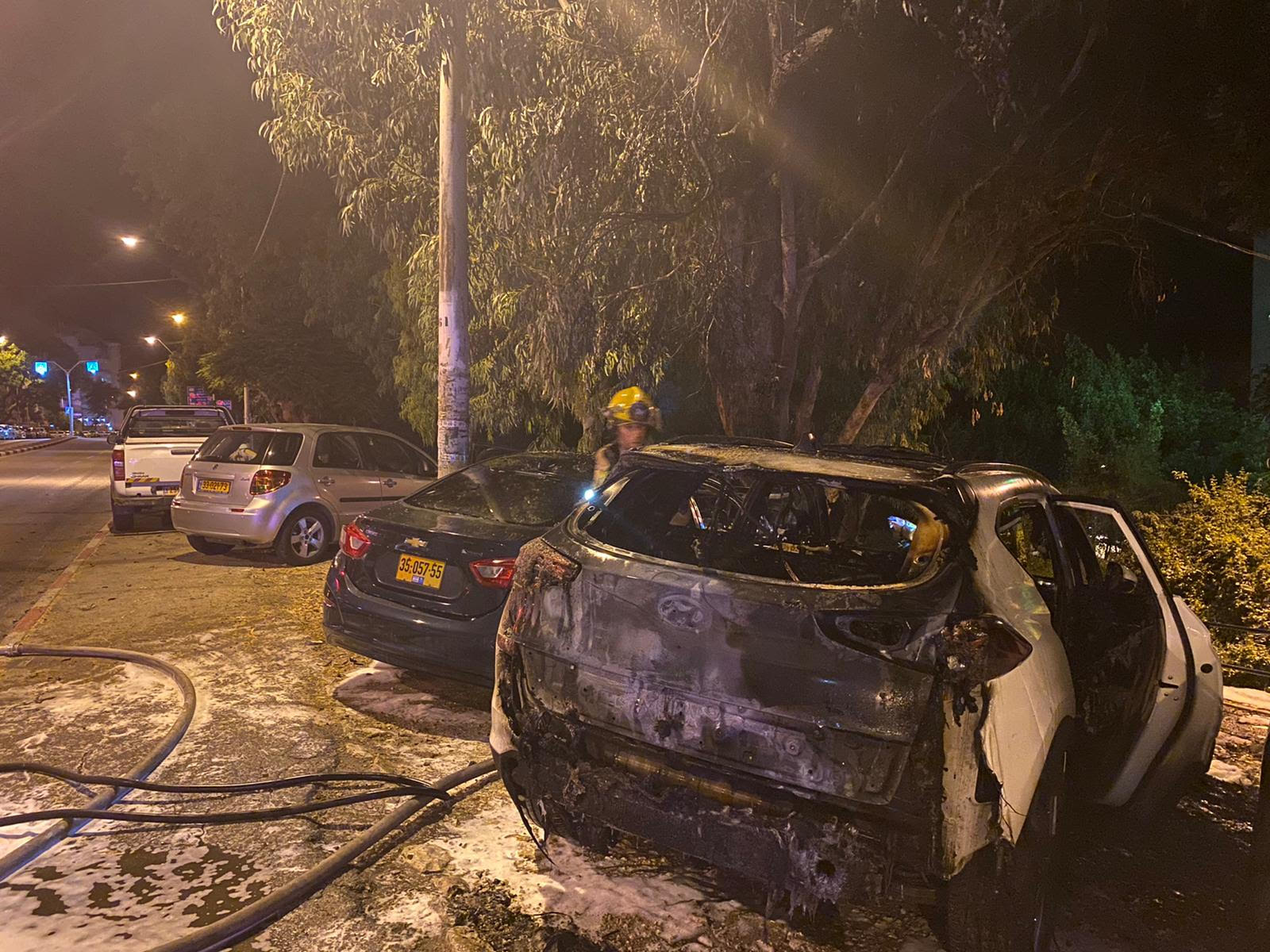 اندلاع حريق بعدد من السيارات في حيفا